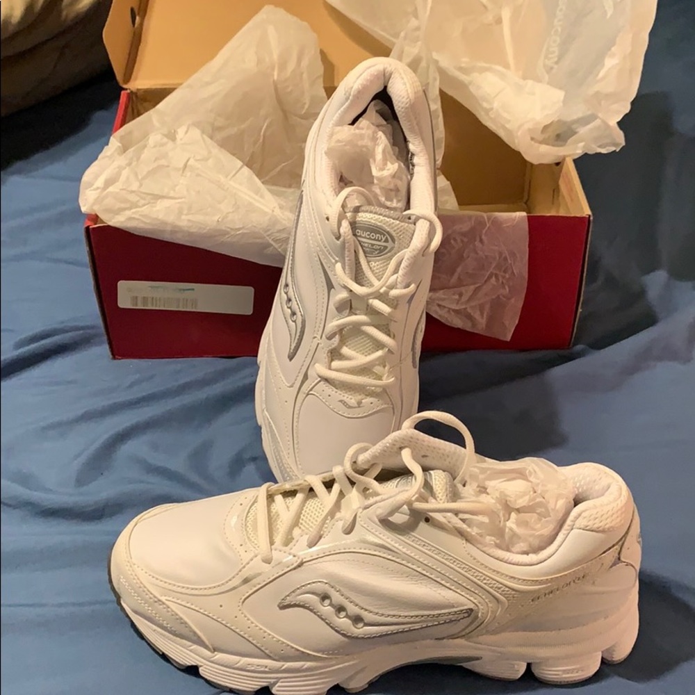 Men’s 11.5 white Saucony running shoe